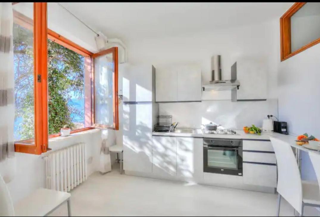 Apartment With View Lake Maggiore/Laveno Mombello エクステリア 写真