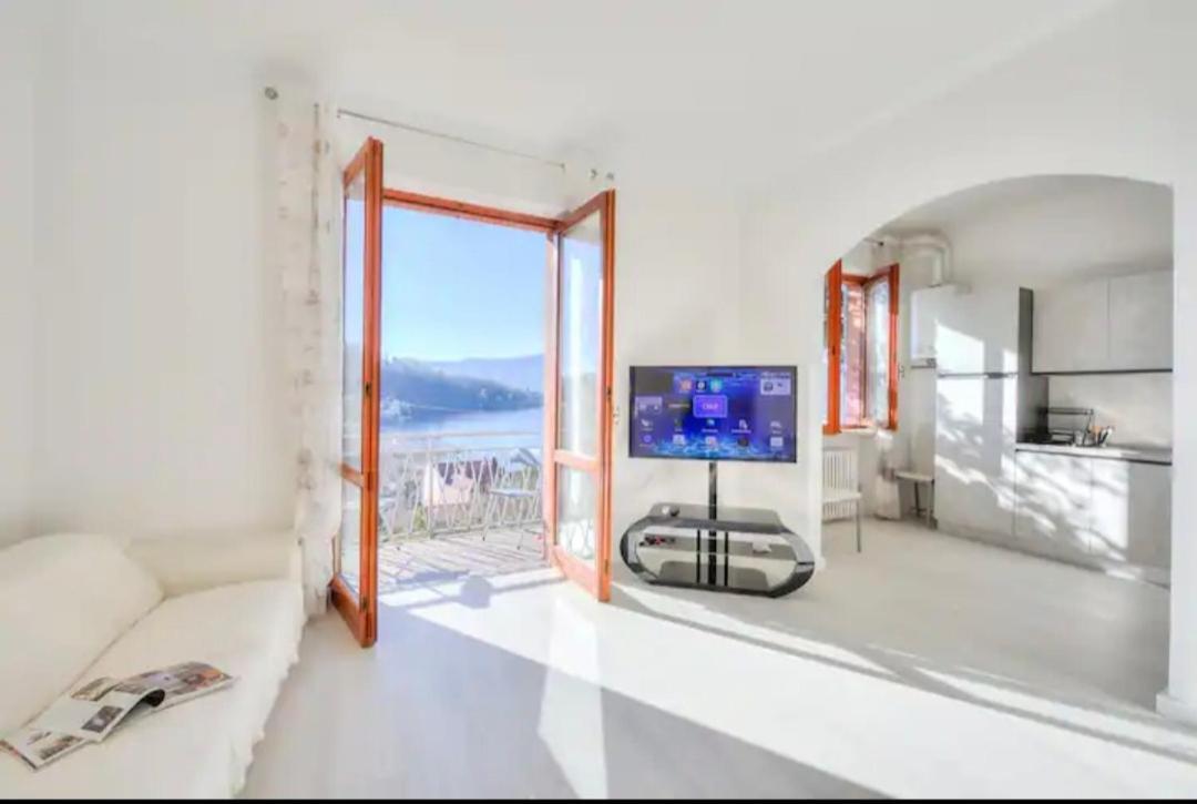 Apartment With View Lake Maggiore/Laveno Mombello エクステリア 写真